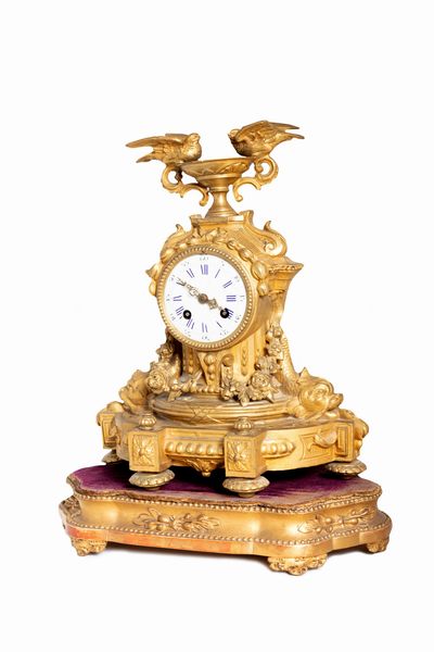 Pendola in metallo dorato, fine secolo XIX  - Asta Incanti d'Arte - Associazione Nazionale - Case d'Asta italiane