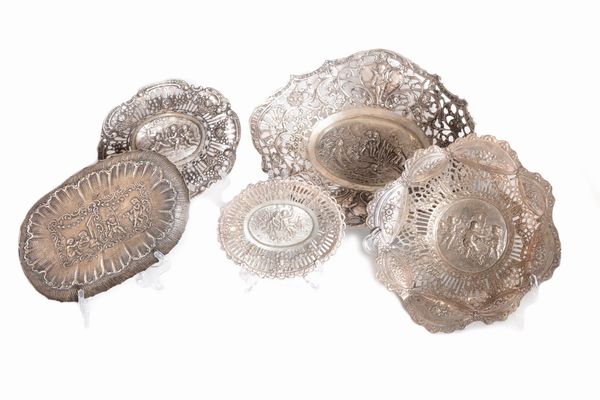Lotto composto da quattro cestini e un piattino in argento, secoli XIX - XX  - Asta Incanti d'Arte - Associazione Nazionale - Case d'Asta italiane