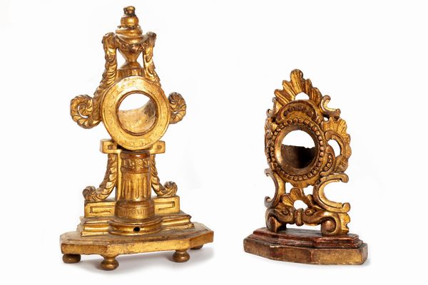 Due porta orologi in legno dorato, secolo XVIII  - Asta Incanti d'Arte - Associazione Nazionale - Case d'Asta italiane