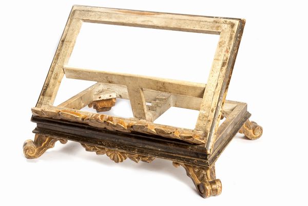 Leggio in legno laccato e dorato, secolo XVIII  - Asta Incanti d'Arte - Associazione Nazionale - Case d'Asta italiane