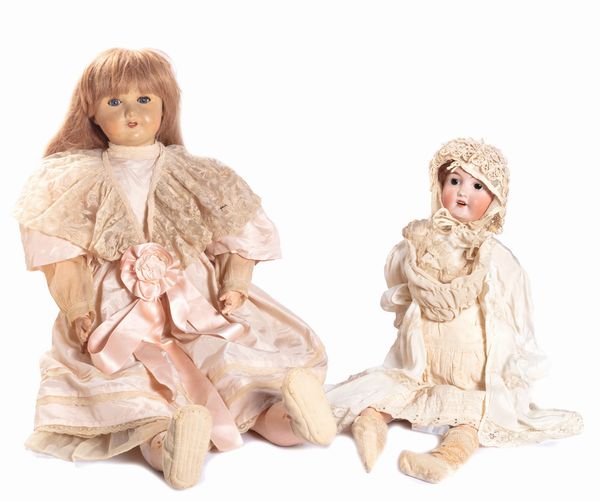 Lotto composto da due bambole, secoli XIX - XX  - Asta Incanti d'Arte - Associazione Nazionale - Case d'Asta italiane