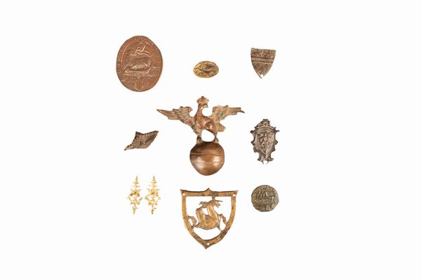 Lotto composto da dieci piccoli antichi oggetti in bronzo  - Asta Incanti d'Arte - Associazione Nazionale - Case d'Asta italiane