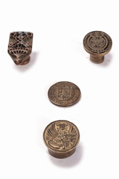 Lotto composto da quattro sigilli in bronzo, privi di manico, secoli XVIII - XIX  - Asta Incanti d'Arte - Associazione Nazionale - Case d'Asta italiane