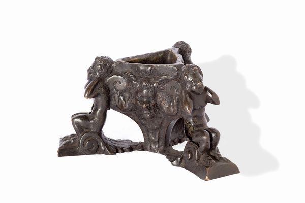 Calamaio in bronzo a tre piedi con satiri e mascheroni, Italia settentrionale secolo XVI  - Asta Incanti d'Arte - Associazione Nazionale - Case d'Asta italiane