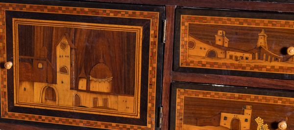Stipo monetiere in legno finemente intarsiato con paesaggi e architetture  - Asta Incanti d'Arte - Associazione Nazionale - Case d'Asta italiane