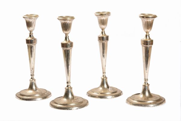 Quattro candelieri in argento, Inghilterra Sheffield 1784  - Asta Incanti d'Arte - Associazione Nazionale - Case d'Asta italiane
