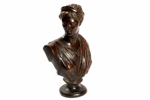 Scultura neoclassica in bronzo raffigurante busto di Diana, secolo XIX  - Asta Incanti d'Arte - Associazione Nazionale - Case d'Asta italiane