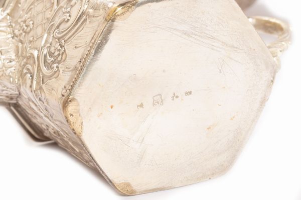 Lotto composto da tre suppellettili in argento, secoli XIX - XX  - Asta Incanti d'Arte - Associazione Nazionale - Case d'Asta italiane