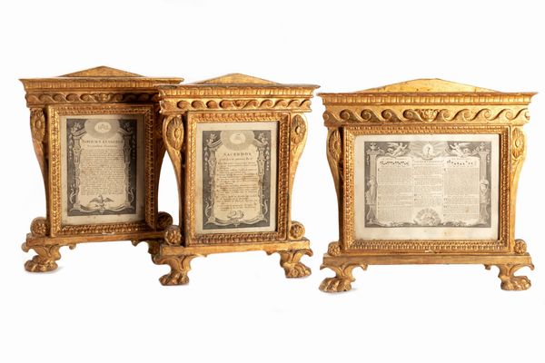 Lotto di tre cartaglorie in legno dorato, secolo XVIII  - Asta Incanti d'Arte - Associazione Nazionale - Case d'Asta italiane