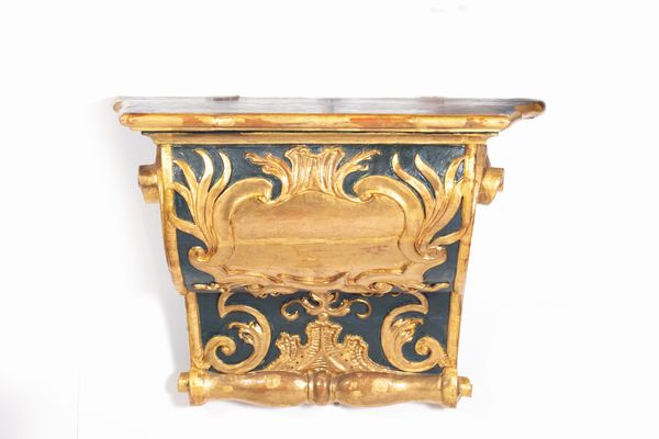 Grande mensola in legno laccato e dorato, secolo XVIII  - Asta Incanti d'Arte - Associazione Nazionale - Case d'Asta italiane