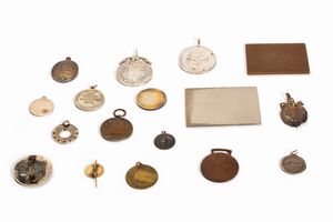 Lotto composto da quindici medaglie e due placche, in metalli diversi  - Asta Incanti d'Arte - Associazione Nazionale - Case d'Asta italiane