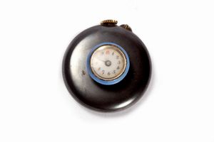 Orologio a bottone con smalti guilloch, inizi secolo XX  - Asta Incanti d'Arte - Associazione Nazionale - Case d'Asta italiane