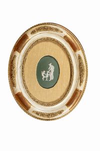 Coppia di placche in biscuit entro cornici in legno laccato e dorato, secolo XIX  - Asta Incanti d'Arte - Associazione Nazionale - Case d'Asta italiane