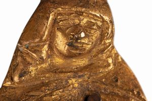 Lotto composto da tre antichi piccoli oggetti in bronzo, di cui due dorati  - Asta Incanti d'Arte - Associazione Nazionale - Case d'Asta italiane