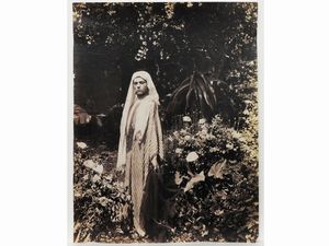 ,Wilhelm von Gloeden - Taormina Giovane Arabo nel giardino di Casa Gloeden, 1910 circa