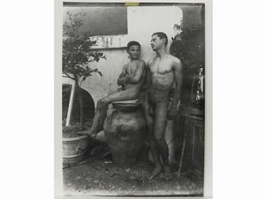,Wilhelm von Gloeden - Taormina Nudi maschili e giara, 1910 circa