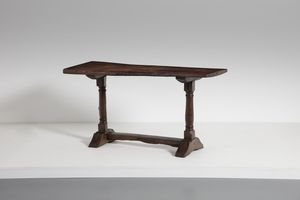 MANIFATTURA DEL XIX SECOLO - Tavolo fratino in legno di noce, gambe a colonna poggianti su piedi a mensola uniti da traverse.