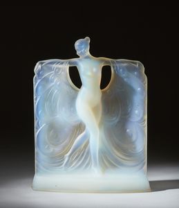 SABINO - Suzanne au bain. Statuina di nudo femminile in cristallo opalescente.