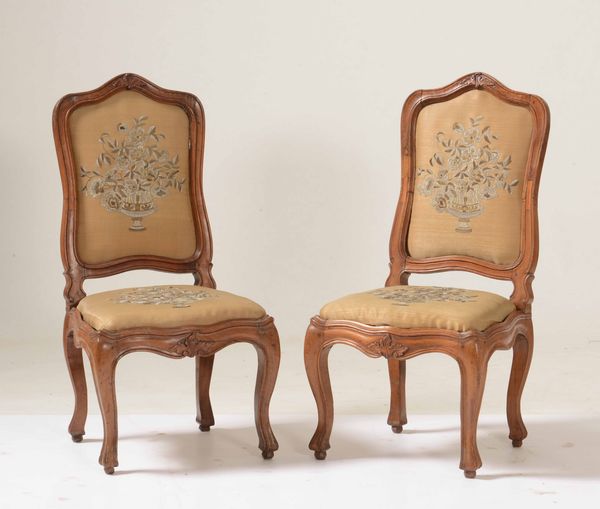 Coppia di sedie in legno intagliato, XVIII secolo  - Asta Antiquariato Febbraio | Cambi Time - Associazione Nazionale - Case d'Asta italiane