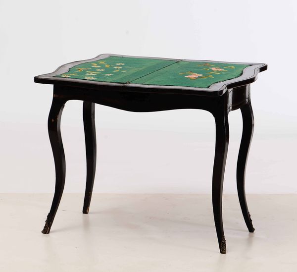 Tavolino in legno ebanizzato con piano a libro  - Asta Antiquariato Febbraio | Cambi Time - Associazione Nazionale - Case d'Asta italiane