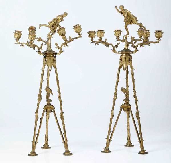 Coppia di candelabri tripodi in bronzo dorato, XX secolo  - Asta Antiquariato Febbraio | Cambi Time - Associazione Nazionale - Case d'Asta italiane