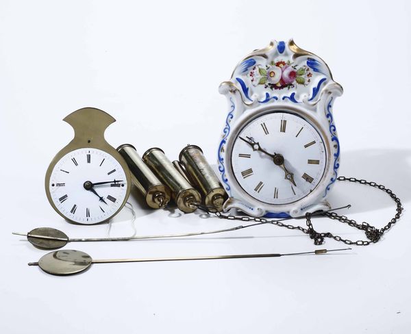 Due orologi a pendolo da parete  - Asta Antiquariato Febbraio | Cambi Time - Associazione Nazionale - Case d'Asta italiane