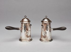 ARGENTIERE INGLESE DEL XIX SECOLO - Coppia di caffettiere in argento con manico in legno.