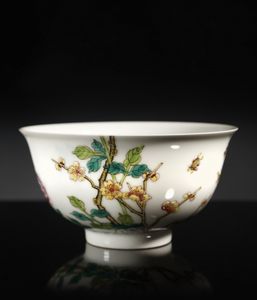 Arte Cinese - Tazza in porcellana Yangcai  Cina, dinastia Qing (1644-1912), XIX secolo