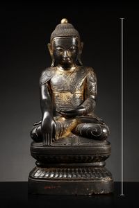 Arte Sud-Est Asiatico - Grande figura di Buddha in legno laccato Birmania, XVIII secolo