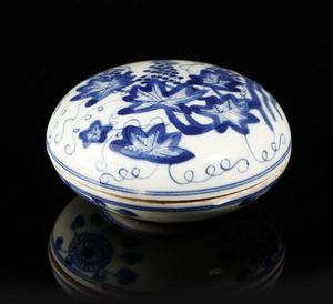 Arte Cinese - Scatola in porcellana  Cina, dinastia Qing, periodo Kangxi (1661-1722)