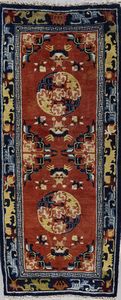 . - Tappeto decorato con medaglioni floreali  Tibet o Mongolia, 1920-1930