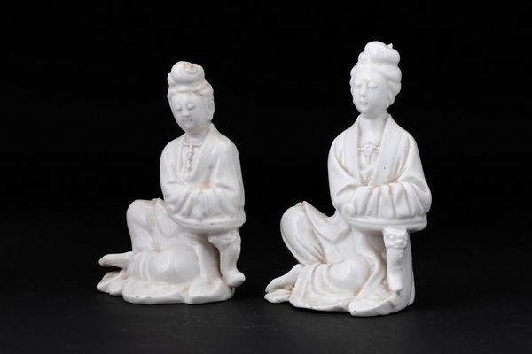 Due figure di Guanyin in porcellana Blanc de Chine, Cina, Dinastia Qing, XIX secolo  - Asta Arte Orientale | Cambi Time - Associazione Nazionale - Case d'Asta italiane