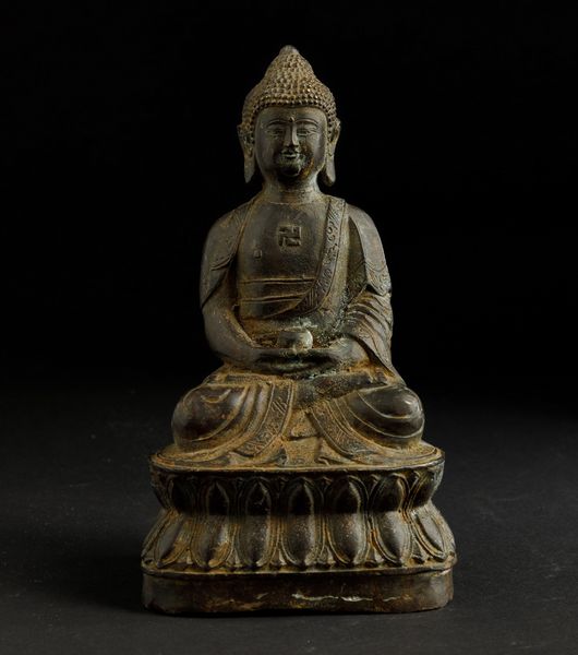 Figura di Buddha Amitayus seduto su doppio fiore di loto, Cina, Dinastia Ming, XVII secolo  - Asta Arte Orientale | Cambi Time - Associazione Nazionale - Case d'Asta italiane