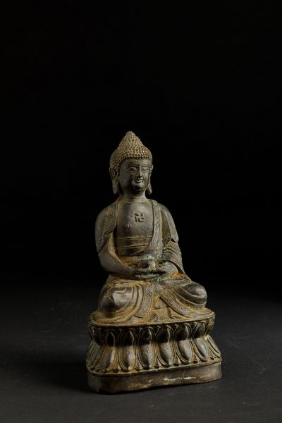 Figura di Buddha Amitayus seduto su doppio fiore di loto, Cina, Dinastia Ming, XVII secolo  - Asta Arte Orientale | Cambi Time - Associazione Nazionale - Case d'Asta italiane