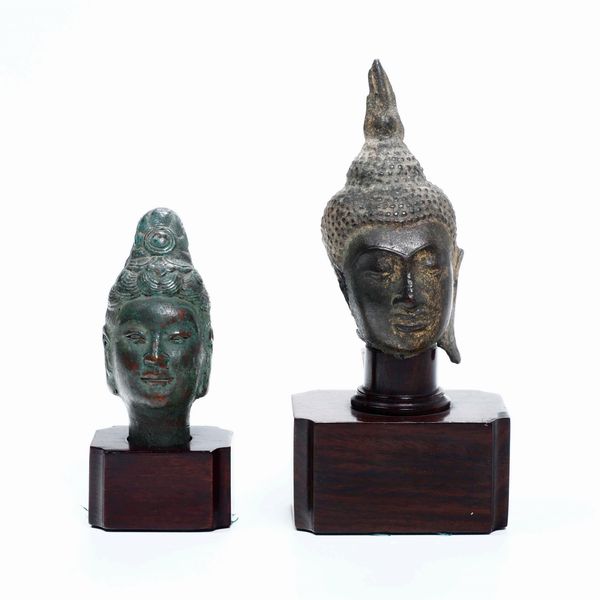 Due teste di Buddha in bronzo, Thailandia, XIX secolo  - Asta Arte Orientale | Cambi Time - Associazione Nazionale - Case d'Asta italiane