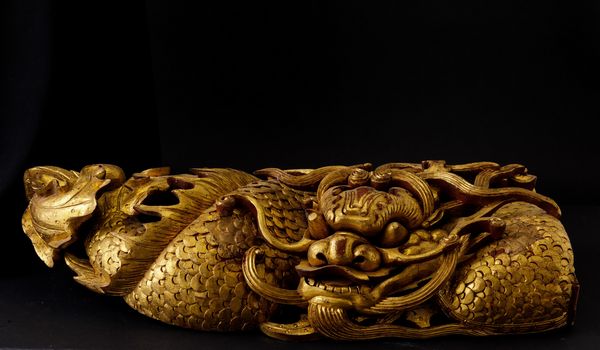 Coppia di draghi scolpiti in legno dorato, Cina, Dinastia Qing, XIX secolo  - Asta Arte Orientale | Cambi Time - Associazione Nazionale - Case d'Asta italiane