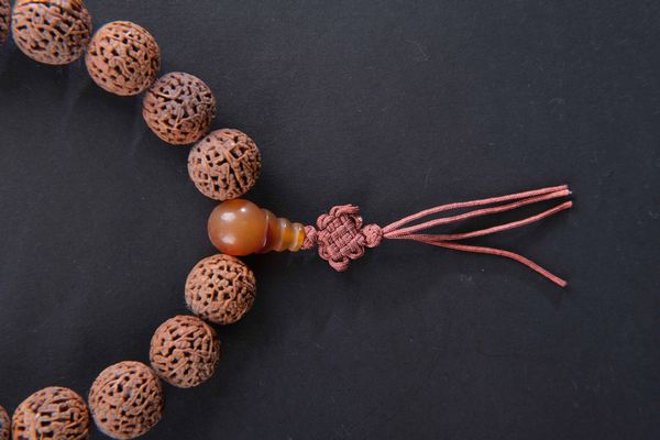 Collana da preghiera con perle di semi, Tibet, XIX secolo  - Asta Arte Orientale | Cambi Time - Associazione Nazionale - Case d'Asta italiane
