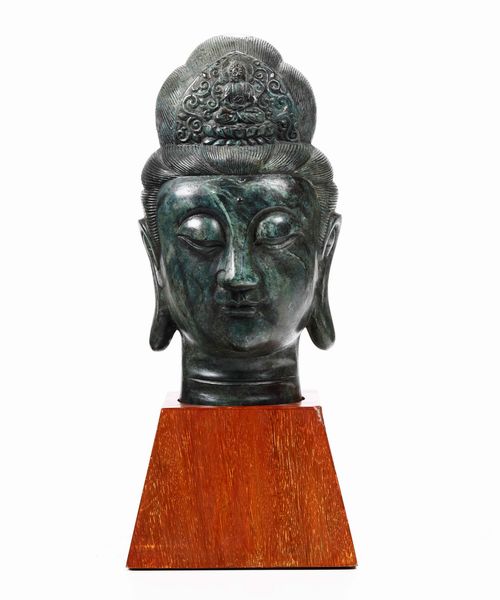 Testa di Buddha scolpita in pietra, Cina, XX secolo  - Asta Arte Orientale | Cambi Time - Associazione Nazionale - Case d'Asta italiane
