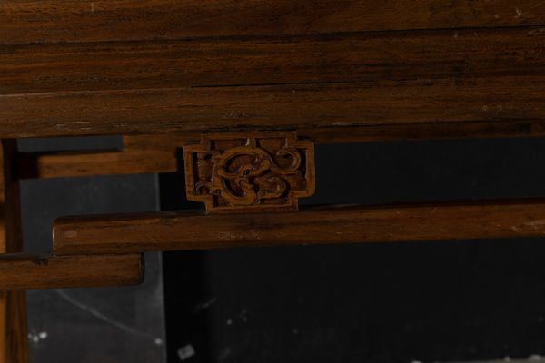 Altare in legno dolce con figure di drago incise, Cina, Dinastia Qing, XIX secolo  - Asta Arte Orientale | Cambi Time - Associazione Nazionale - Case d'Asta italiane