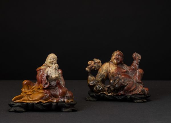 Due figure di Budai scolpite in saponaria, Cina, XX secolo  - Asta Arte Orientale | Cambi Time - Associazione Nazionale - Case d'Asta italiane