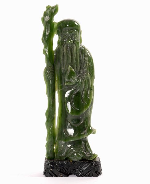 Figura di saggio in giada verde, Cina, XX secolo  - Asta Arte Orientale | Cambi Time - Associazione Nazionale - Case d'Asta italiane