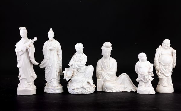 Lotto composto da sei figure in porcellana Blanc de Chine, Cina, Dinastia Qing, XIX secolo  - Asta Arte Orientale | Cambi Time - Associazione Nazionale - Case d'Asta italiane