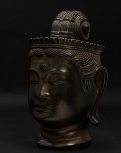 Testa di Buddha in bronzo con tracce in doratura, Cina, XX secolo  - Asta Arte Orientale | Cambi Time - Associazione Nazionale - Case d'Asta italiane
