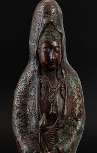 Figura di Guanyin a smalti cloisonn, Giappone, periodo Meiji (1868-1912)  - Asta Arte Orientale | Cambi Time - Associazione Nazionale - Case d'Asta italiane