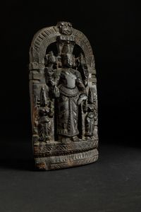 Stele in legno raffigurante divinit con accoliti, India, XIX secolo  - Asta Arte Orientale | Cambi Time - Associazione Nazionale - Case d'Asta italiane