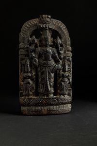 Stele in legno raffigurante divinit con accoliti, India, XIX secolo  - Asta Arte Orientale | Cambi Time - Associazione Nazionale - Case d'Asta italiane