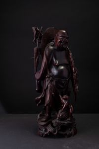 Figura di Budai con discepolo scolpita in legno, Cina, XX secolo  - Asta Arte Orientale | Cambi Time - Associazione Nazionale - Case d'Asta italiane