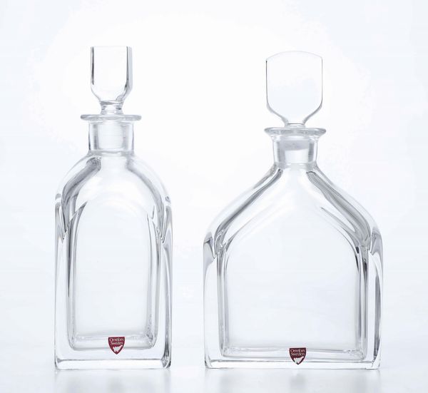 Due bottiglie da liquore<BR>Svezia, manifattura Orrefors; seconda met del XX secolo  - Asta Arredo per la tavola | Cambi Time - Associazione Nazionale - Case d'Asta italiane