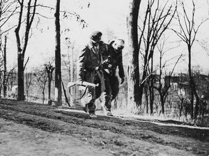,Robert Capa - Loyalist soldiers near Madrid