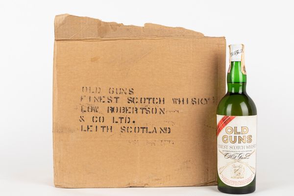 ,Scozia : Cassa Old Guns Scotch Whisky  - Asta Vini e Distillati - Associazione Nazionale - Case d'Asta italiane